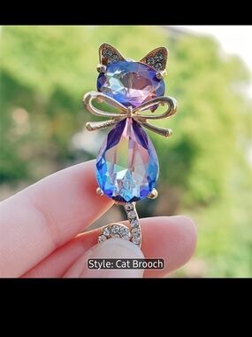 Crystal Cat Brooch Pin in Iridescent Blue - Luxe Pet Jewelry